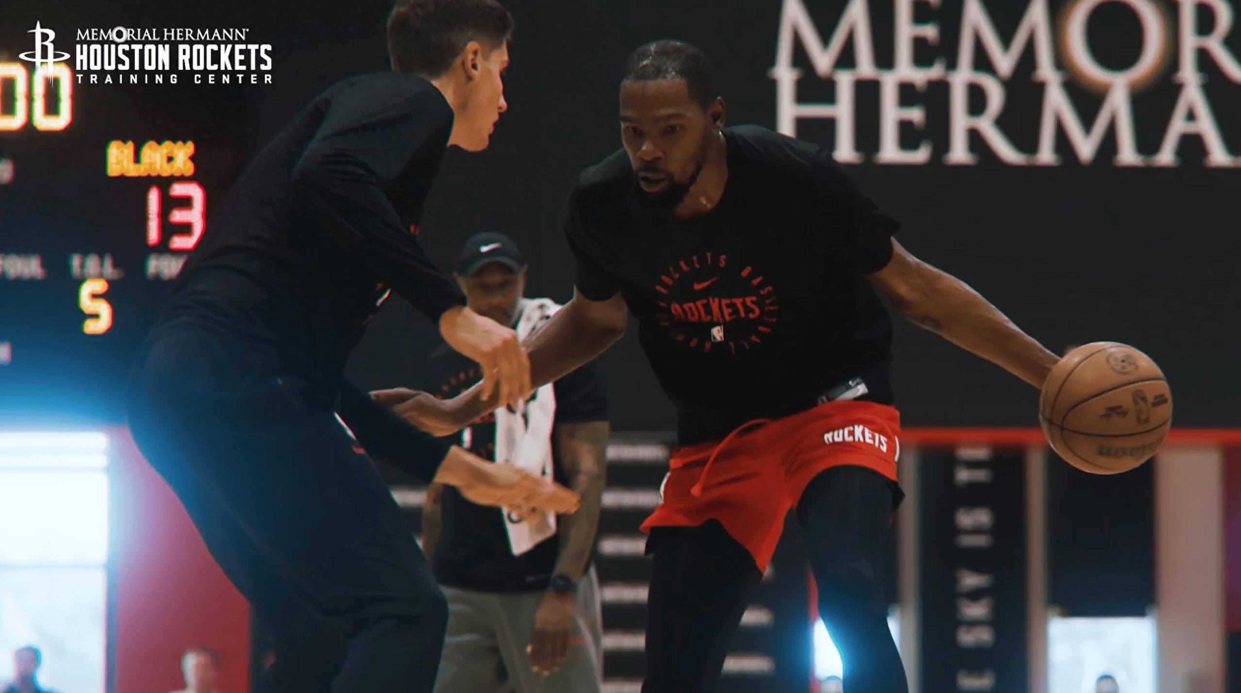 问鼎-杜兰特迎来十五赛季出色发挥，利物浦观众热烈欢呼！再创辉煌时刻(黄莺莺老歌曲哭砂)