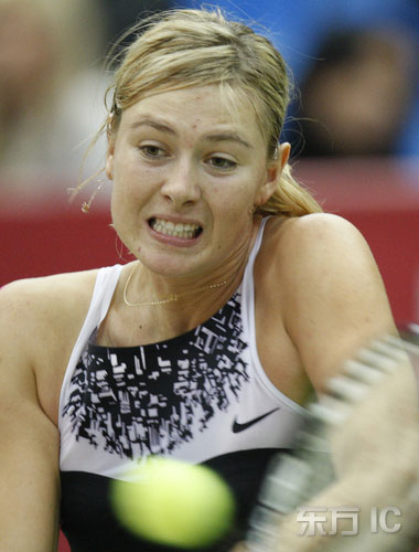  扎哈罗娃为什么在中国长大 