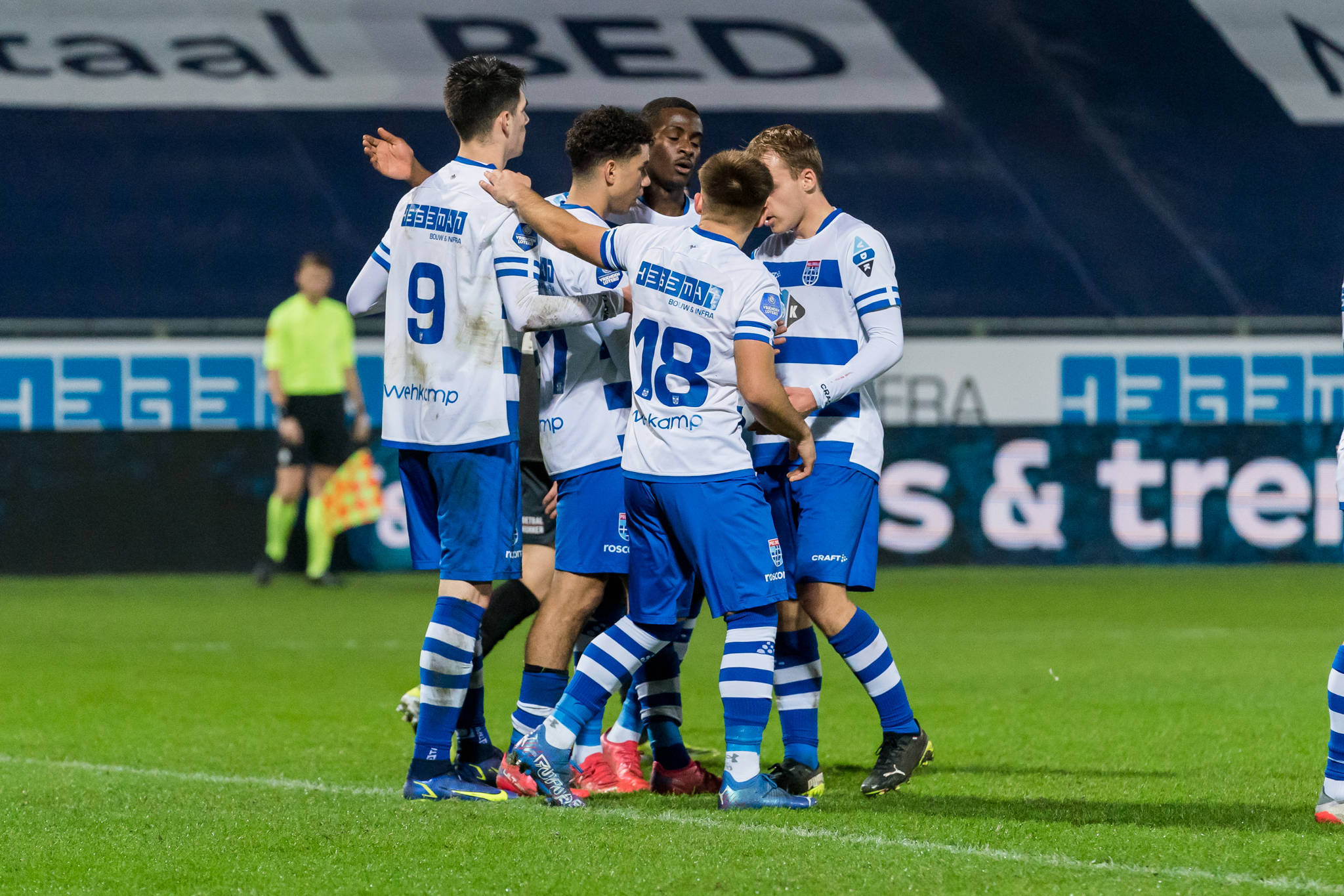 问鼎国际-赛前费耶诺德调整名单以备欧超杯，再遭质疑环节打磨，悬念犹存，高层口径保持一致的简单介绍