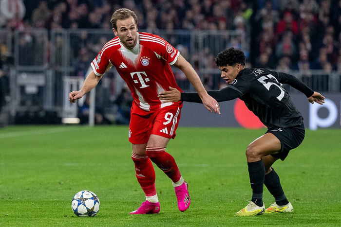 问鼎娱乐-凯恩迎来十五赛季高光表现，巴塞罗那球迷沸腾！的简单介绍