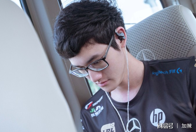 问鼎-包含Karsa回归赛场，问鼎冠军首场状态亮眼，DWG观众沸腾！的词条